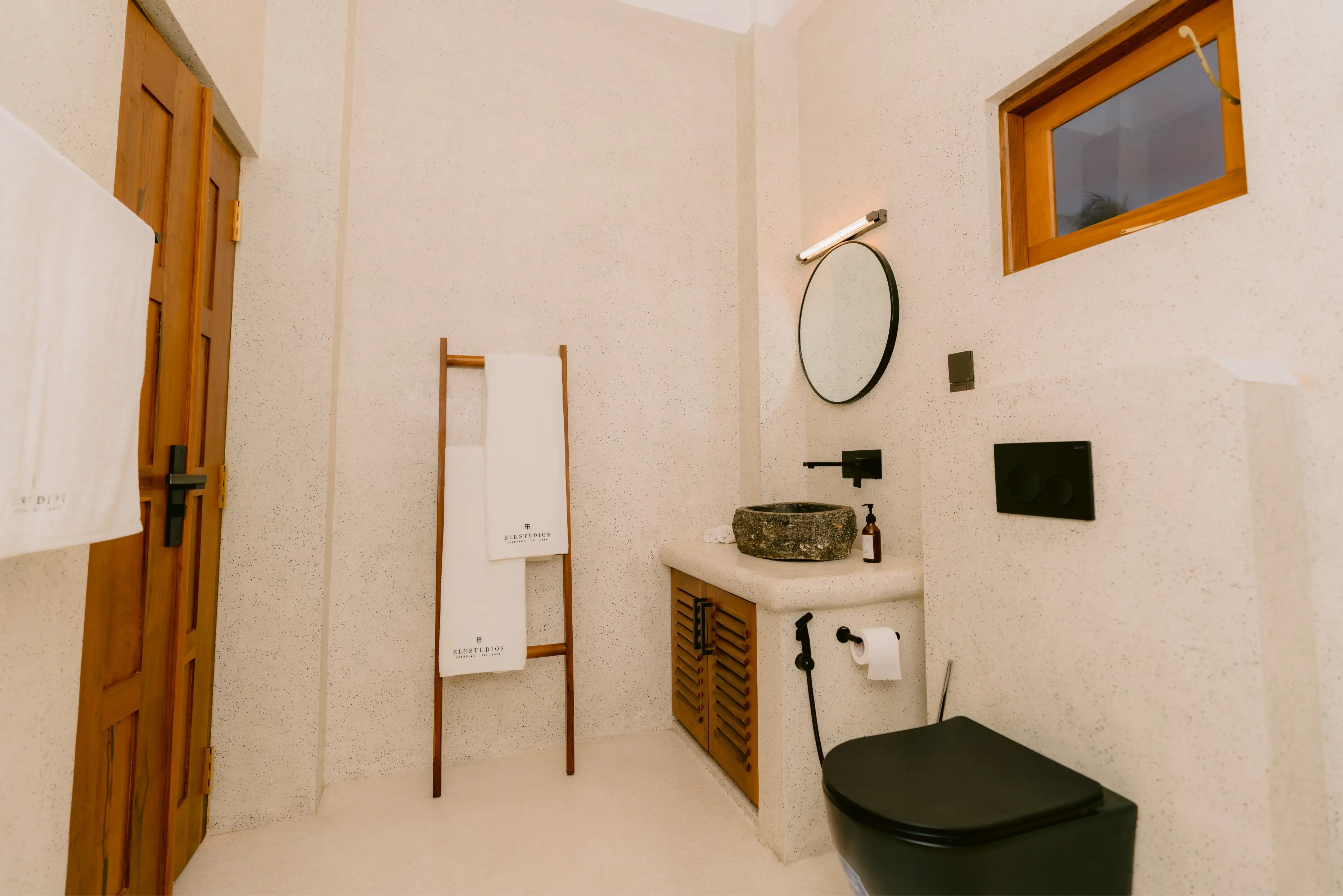 ELU Studios luxury studio apartment - view 4