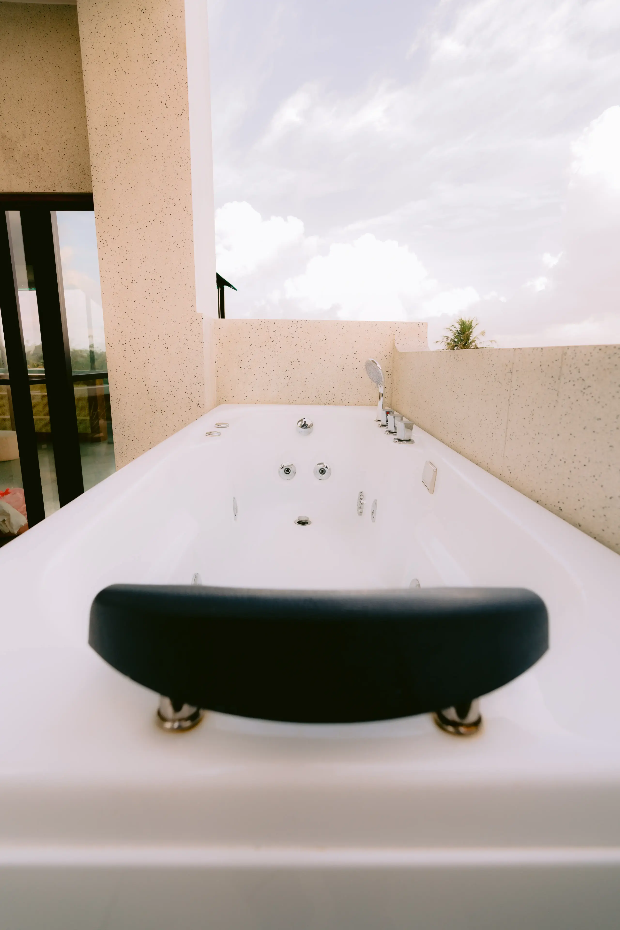 Rooftop Cabana Private Bathtub